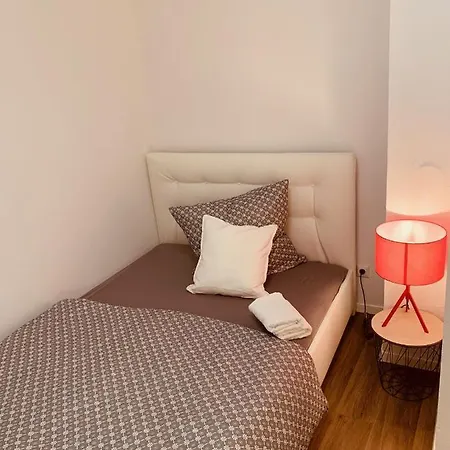 Felix Living 7, Gruppenwohnung Mit Oberhausblick, Dachterrasse & Parkplatz * Passau