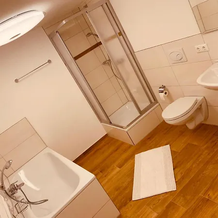 Felix Living 7, Gruppenwohnung Mit Oberhausblick, Dachterrasse & Parkplatz *